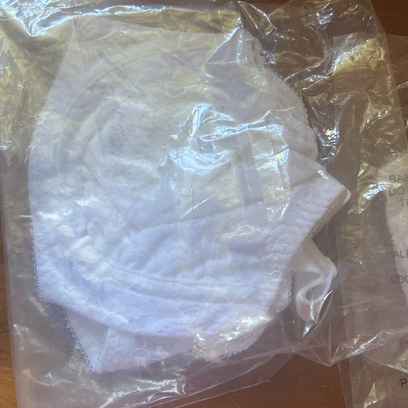 - Bali Women's Lace and Smooth Underwire Bra #3432 Size 36C - Picture 2 of 4